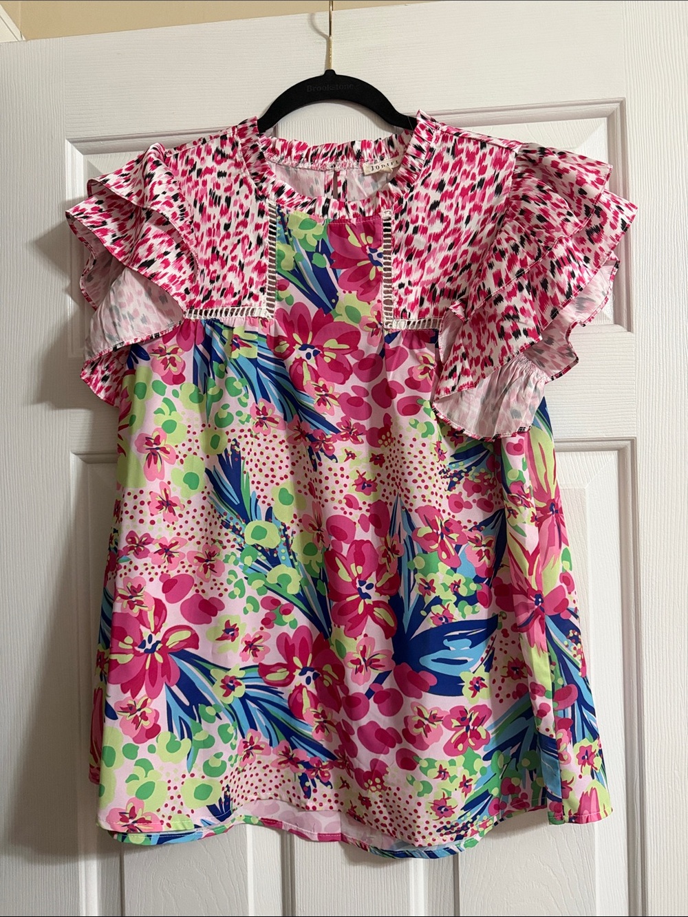 Jodifl Women's Colorful Floral and Spotted Flutter Sleeve Blouse SIze Medium